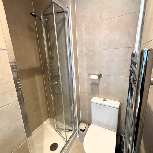 R4 Double Room with Private Bathroom