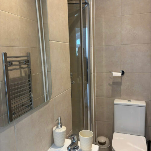 R4 Double Room with Private Bathroom