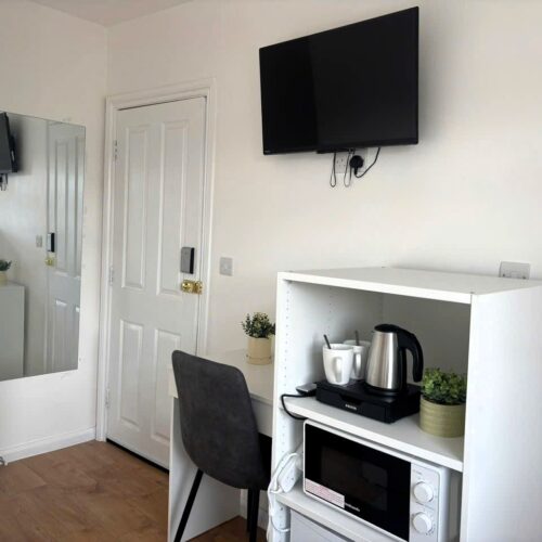 R4 Double Room with Private Bathroom