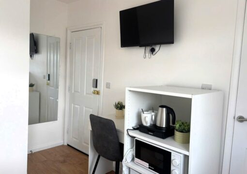 R4 Double Room with Private Bathroom