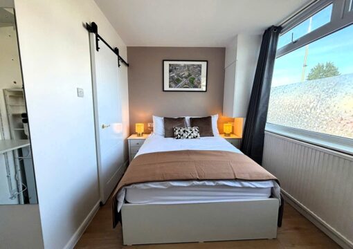 R1 Double Room with Private Bathroom