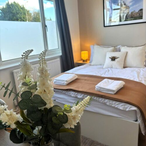 S1 Studio with King-Size Bed
