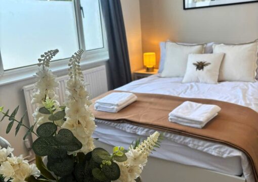 S1 Studio with King-Size Bed