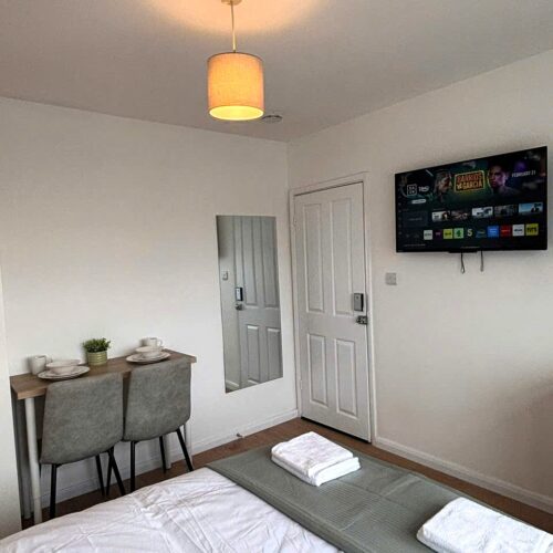 S2 Studio with King-Size Bed
